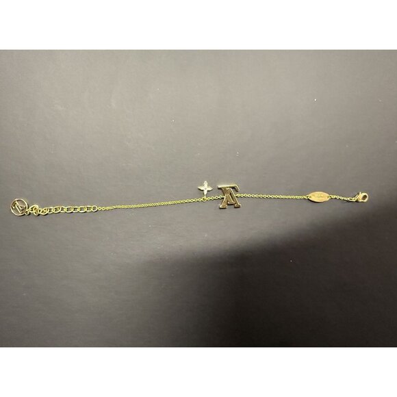 Louis Vuitton Gold-Tone Bracelet With LV Logo & Flower Charm Adjustable Chain In - Picture 7 of 8